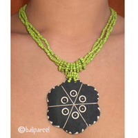 Necklaces With Coconut And Glassbead