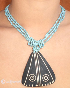 Necklaces With Coconut And Glassbead