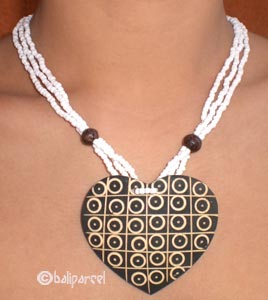 Necklaces With Coconut And Glassbead