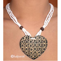 Necklaces With Coconut And Glassbead