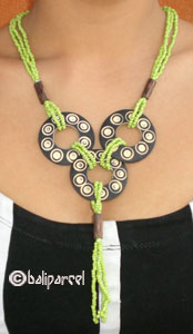 Necklaces With Coconut And Glassbead