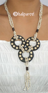 Necklaces With Coconut And Glassbead