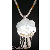 Necklaces With Shell And Glassbead