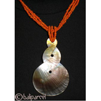 Necklaces With Shell And Glassbead