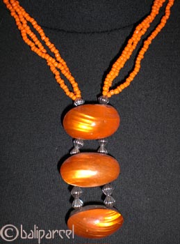 Necklaces With Shell And Glassbead