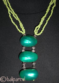 Necklaces With Shell And Glassbead
