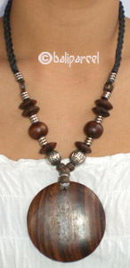Necklaces With Wood 