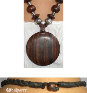Necklaces With Wood 