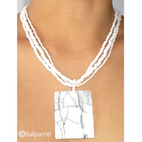 Necklaces With Shell And Glassbead