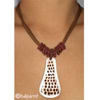 Necklaces With Shell And Glassbead