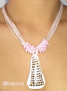 Necklaces With Shell And Glassbead