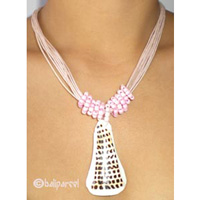 Necklaces With Shell And Glassbead
