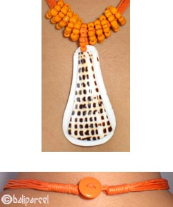 Necklaces With Shell And Glassbead