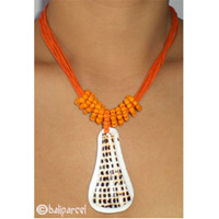 Necklaces With Shell And Glassbead