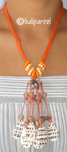 Necklaces With Shell And Glassbead