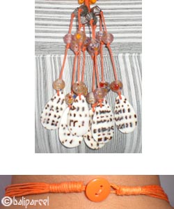 Necklaces With Shell And Glassbead