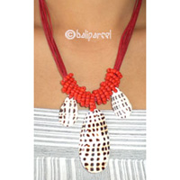 Necklaces With Shell And Glassbead