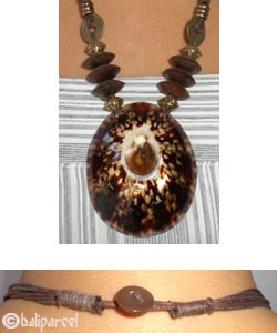 Necklaces With Wood And Shell