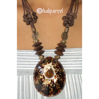 Necklaces With Wood And Shell