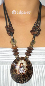 Necklaces With Wood And Shell