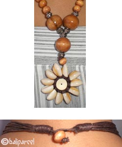 Necklaces With Resin And Shell