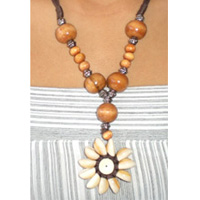 Necklaces With Resin And Shell