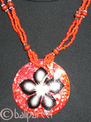 Necklaces With Shell And Glassbead