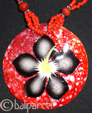 Necklaces With Shell And Glassbead