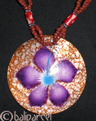Necklaces With Shell And Glassbead