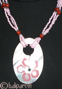 Necklaces With Shell And Glassbead
