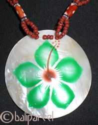 Necklaces With Shell And Glassbead