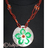 Necklaces With Shell And Glassbead