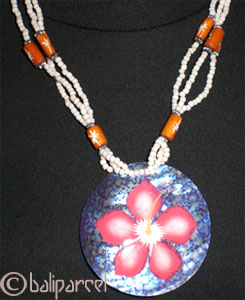 Necklaces With Shell And Glassbead