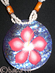 Necklaces With Shell And Glassbead