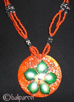 Necklaces With Shell And Glassbead