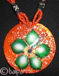 Necklaces With Shell And Glassbead