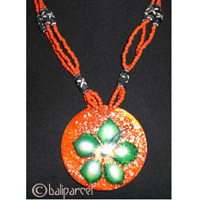 Necklaces With Shell And Glassbead
