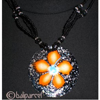 Necklaces With Shell And Glassbead