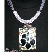 Necklaces With Shell And Glassbead