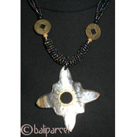 Necklaces With Shell And Glassbead
