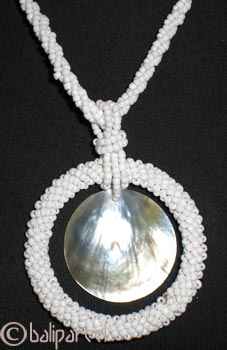 Necklaces With Shell And Glassbead