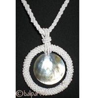 Necklaces With Shell And Glassbead