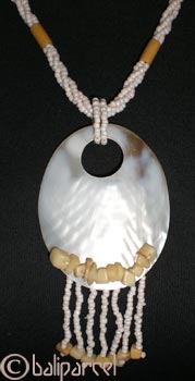Necklaces With Shell And Glassbead