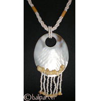 Necklaces With Shell And Glassbead