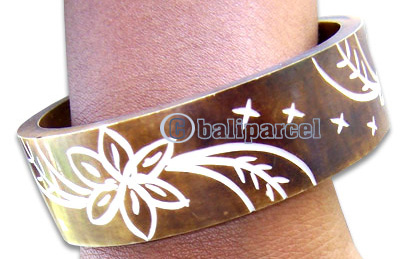 Wooden Bracelet With Handcarved.