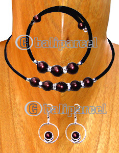 Set Of Necklace, Bracelet & Earring, Handmade From Rubber String With Pearl
