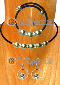 Set Of Necklace, Bracelet & Earring, Handmade From Rubber String With Pearl