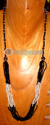 Necklace, Handmade From Glass Beads
