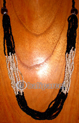 Necklace, Handmade From Glass Beads