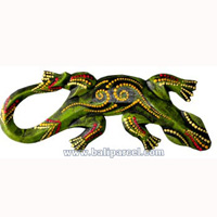 Singel Gecko Dot Art Wall Plaque, Handcarved From Albesia Wood